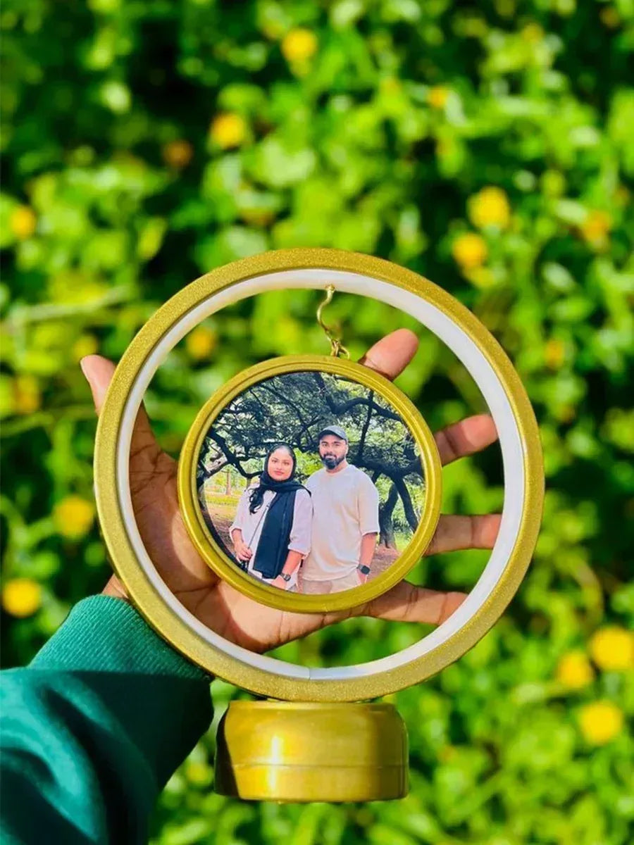 Gold round lamp mirror - Photo frames